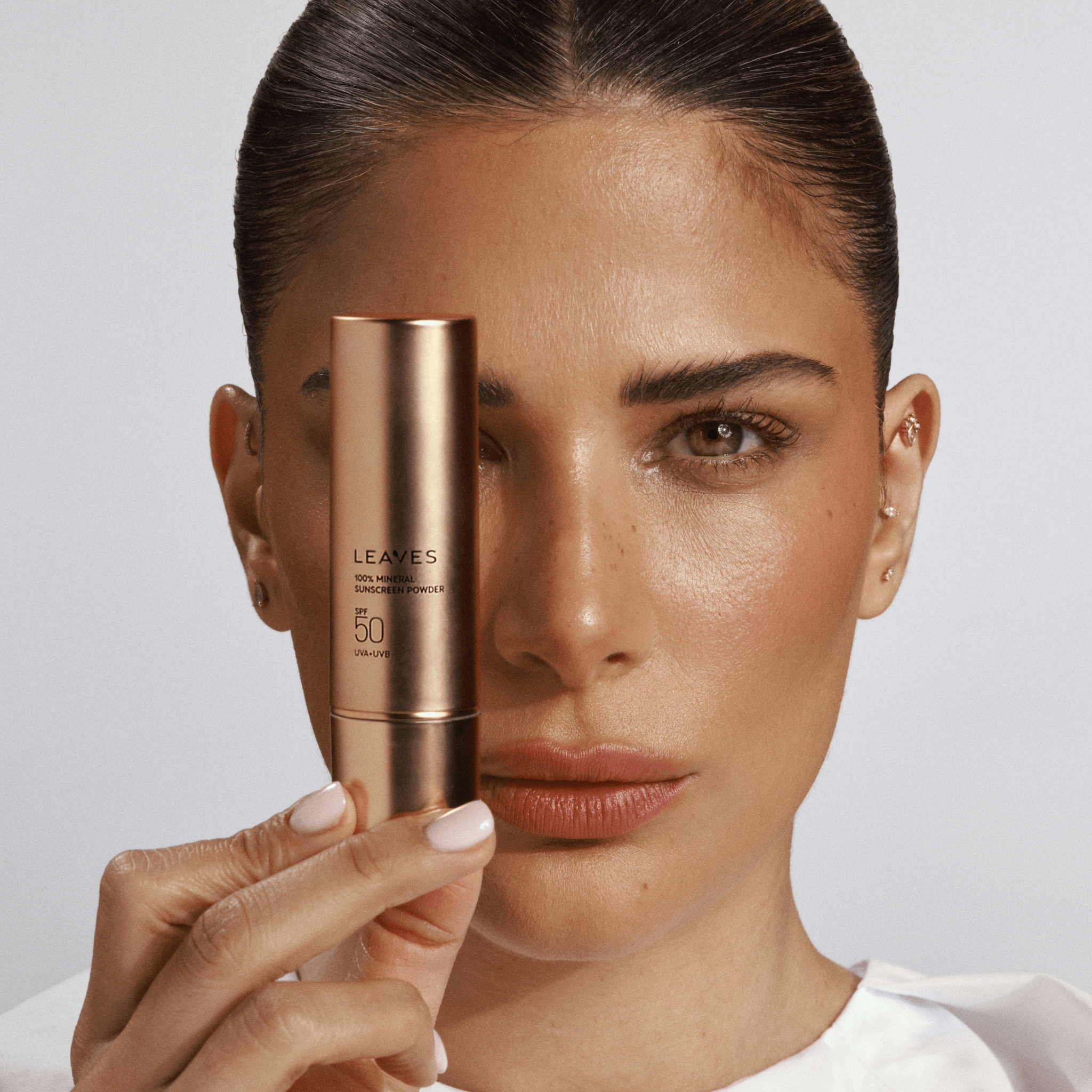 מברשת פודרה להגנה משמש SPF50 - LEAVES
