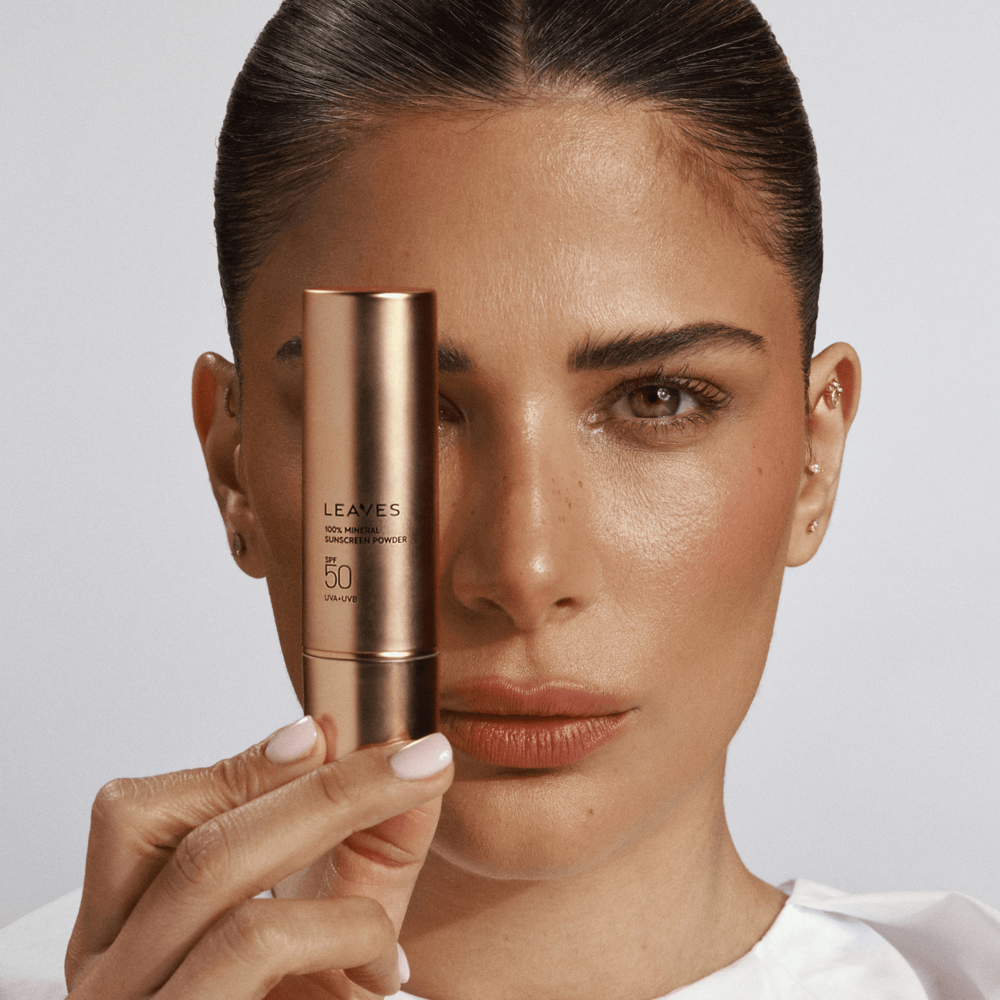 מברשת פודרה להגנה משמש SPF50 - LEAVES